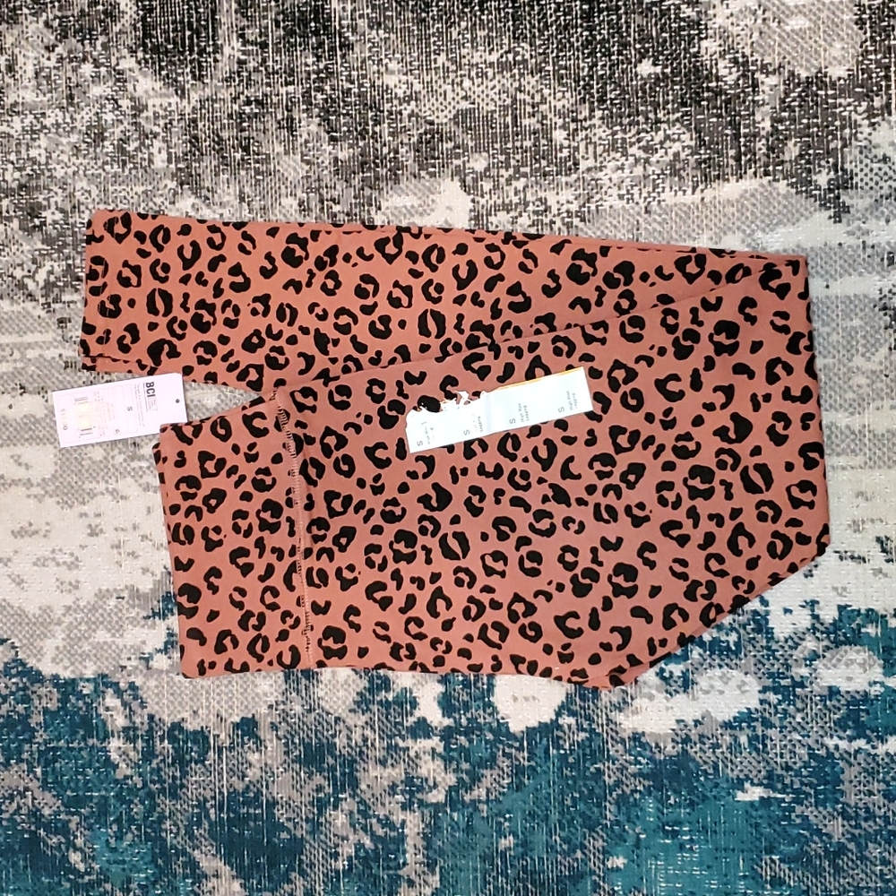 WILD FABLE HIGH RISE LEGGINGS SIZE SMALL